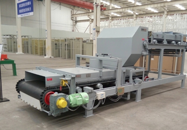 Upper feed type weighing feeder